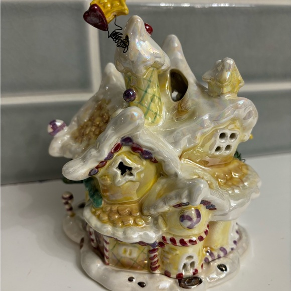 Blue sky Christmas Santa house candle holder - Picture 9 of 12